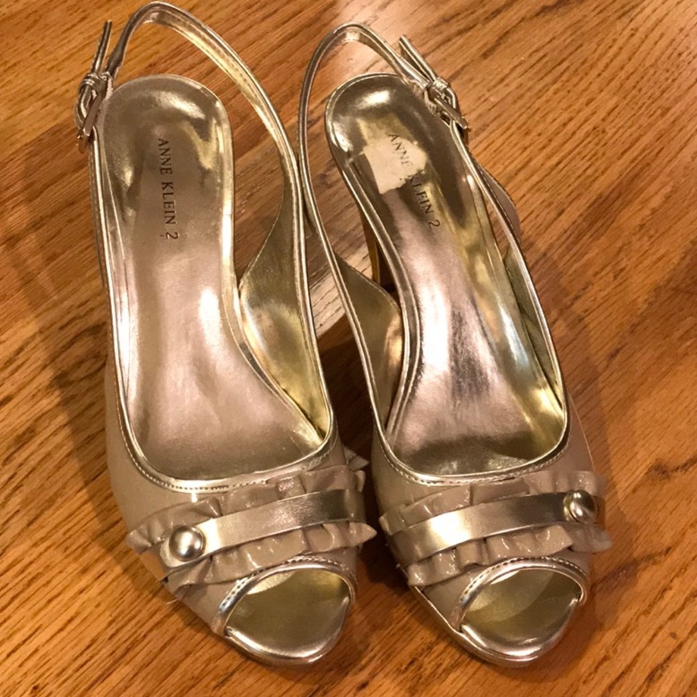 Gorgeous Anne Klein peep toe sling back heels - Picture 2 of 5